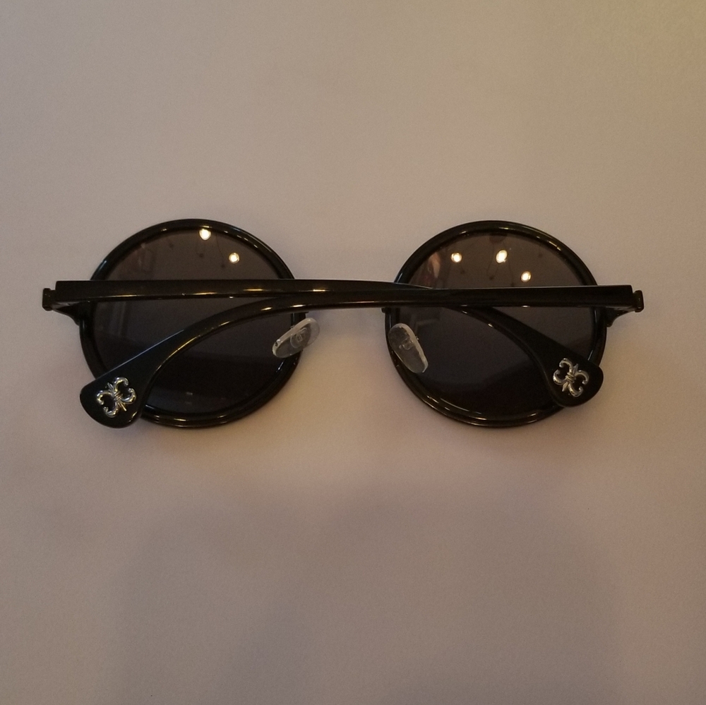 Glasses - Picture 3 of 5